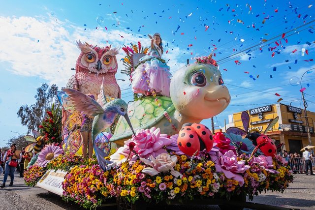 Reina Infantil Celeste I — carro alegórico de Ornamenta